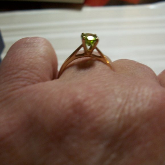 14K Gold Peridot Ring - Picture 4 of 4